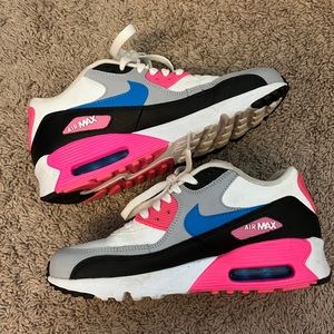 womens air maxes size 5.5Y but are a woman’s 7